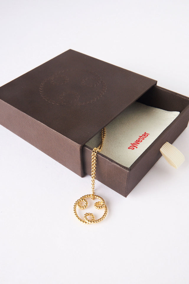 Huddle necklace