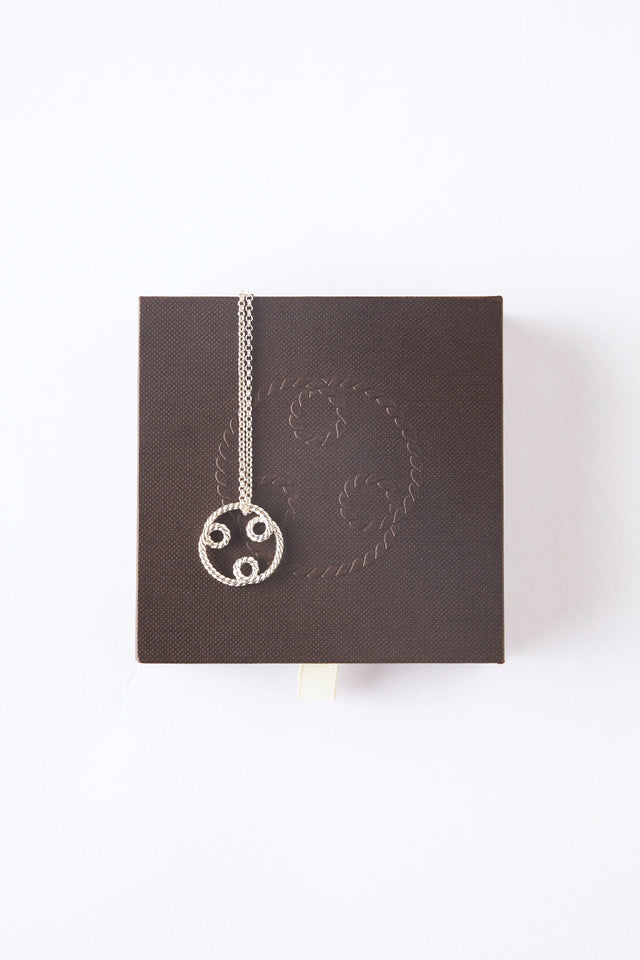 Huddle necklace
