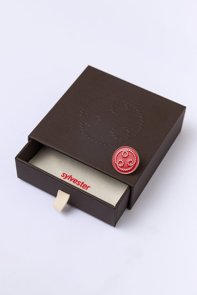 Huddle pin