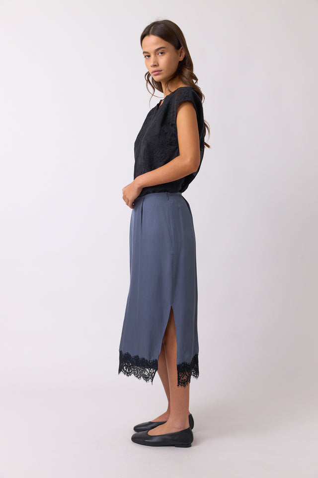 Chantilly skirt
