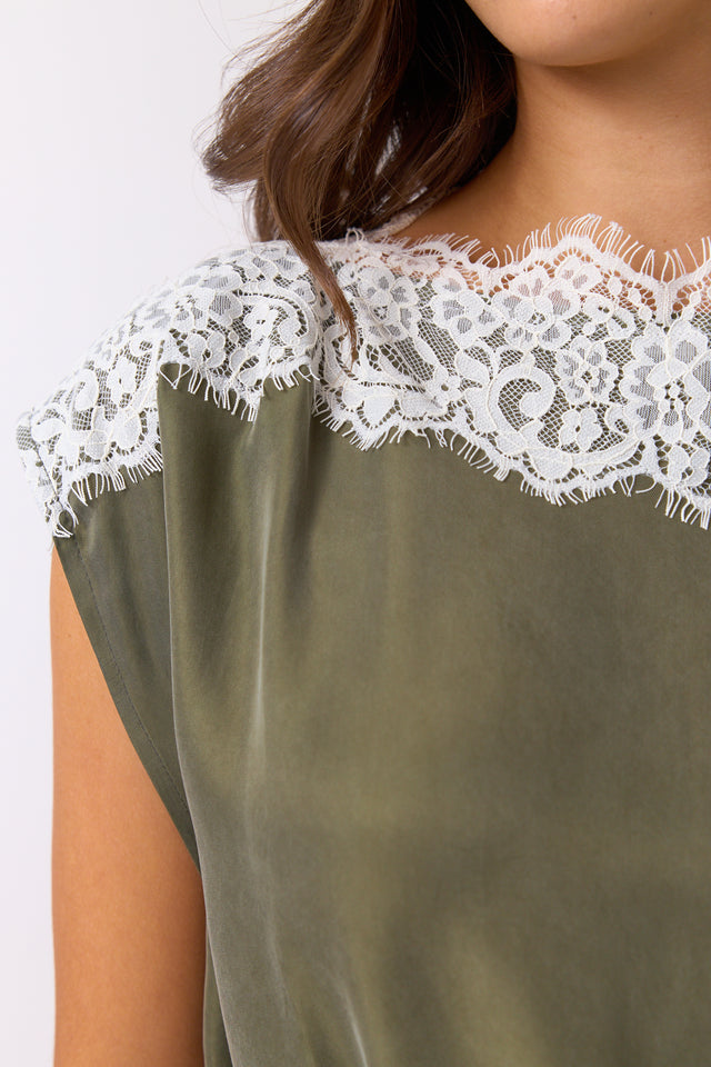Chantilly top