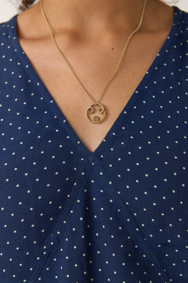 Pins top