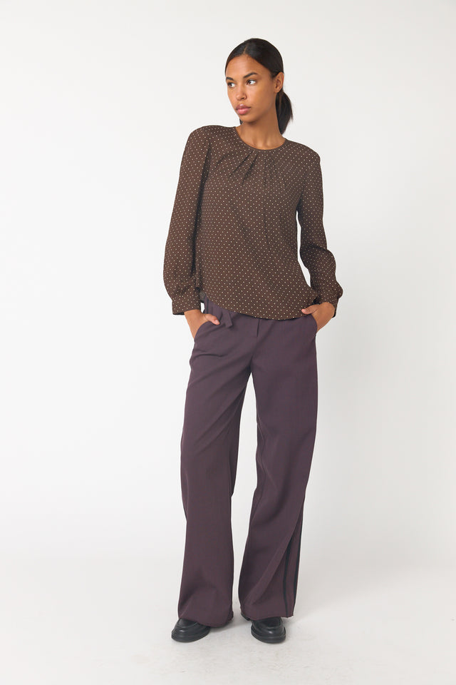 Pins top
