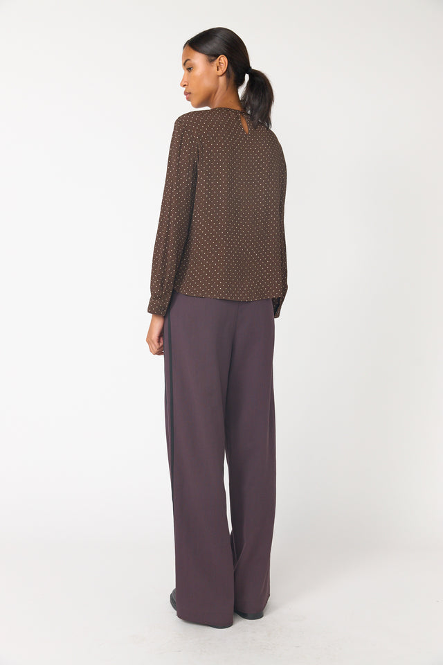 Pins top