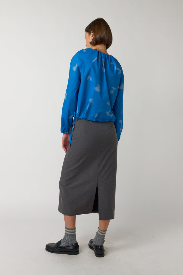 Falling blouson top