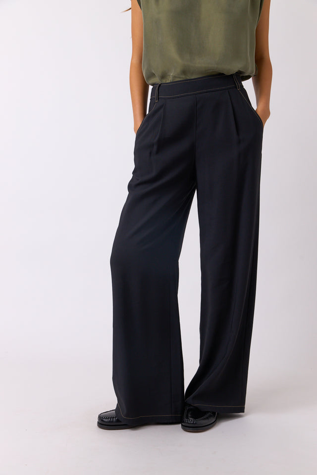 Traveller trouser